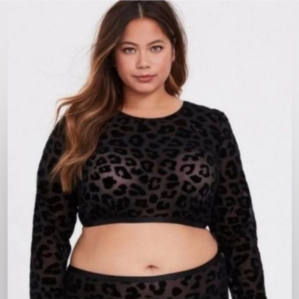 🖤Torrid Curves Velvet/ Mesh Leopard Under It All Crop Top